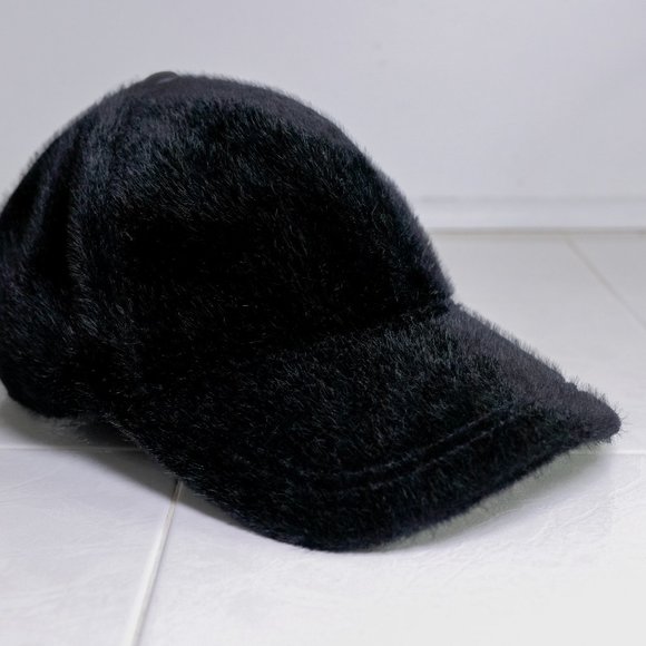 Faux fur cap - Picture 1 of 5